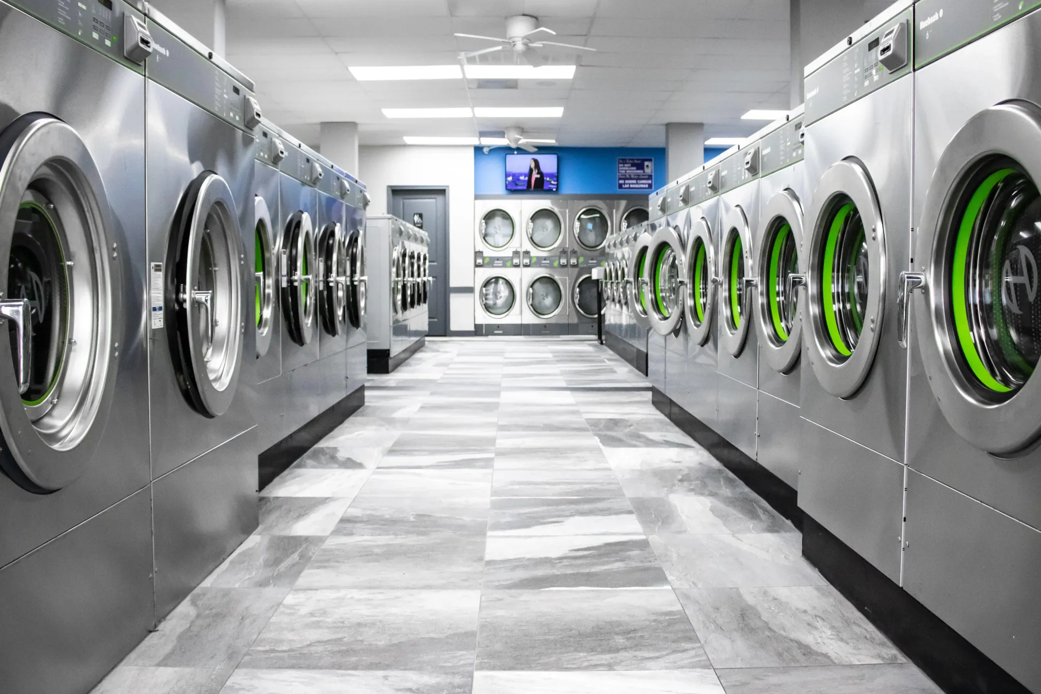 Washateria vs Laundromat: Discover which is Better for Your Laundry Needs?