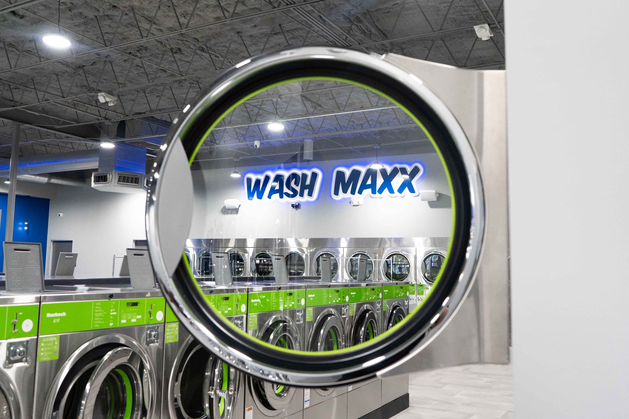 What is a Washateria? Brief Overview of a Self-Service Laundry Solution